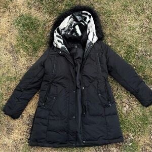 1 Madison Luxe outerwear Black parka with Faux Fur hood and details